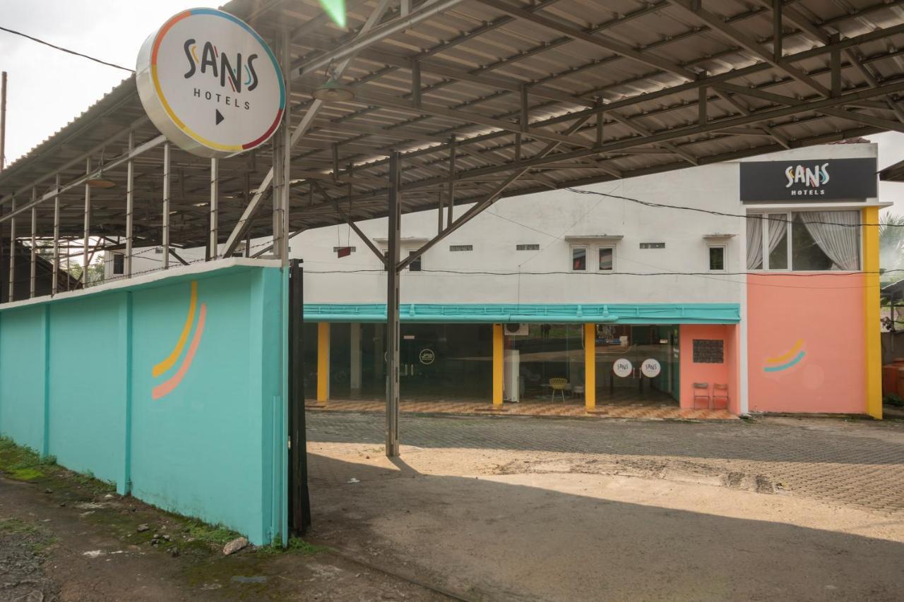 Sans Hotel Beauty Palembang Exterior photo