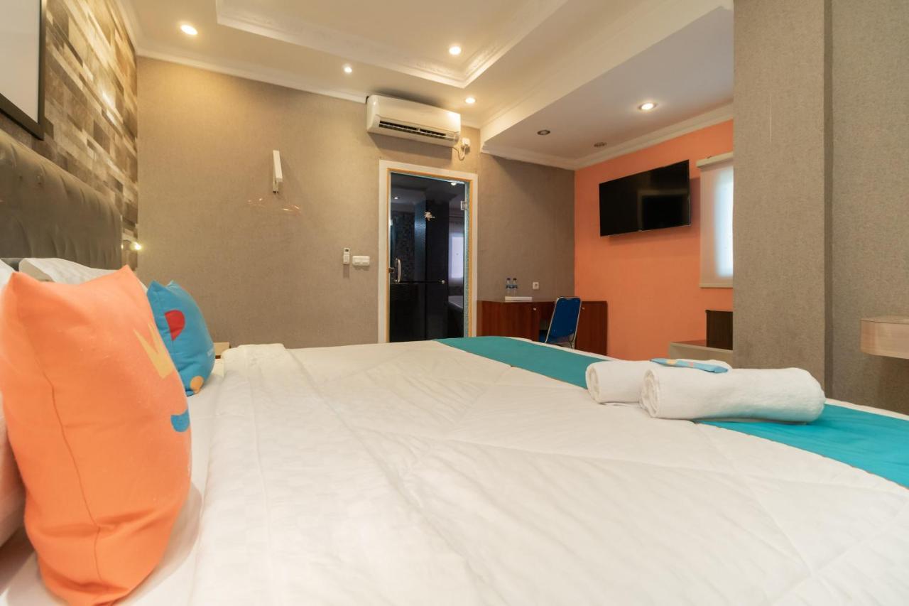 Sans Hotel Beauty Palembang Exterior photo