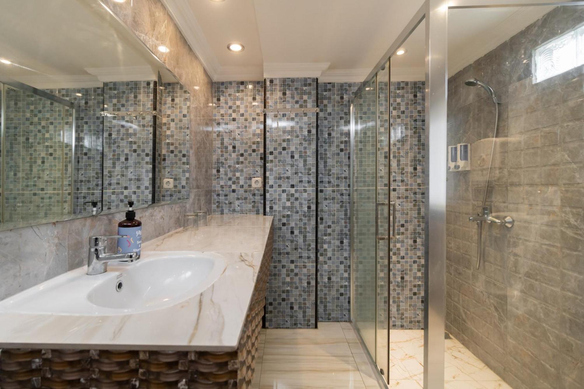 Sans Hotel Beauty Palembang Exterior photo